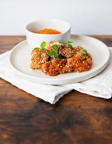 Pouletschenkel im Popcornmantel mit Aprikosen-Apfel-Chutney